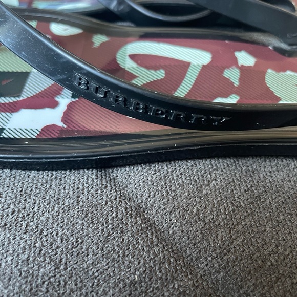 Burberry black jelly - Picture 1 of 4